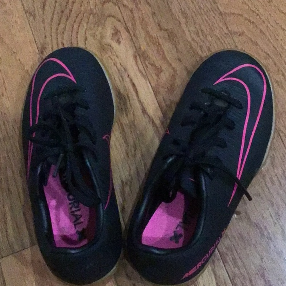Kids Nike sneakers sz 10